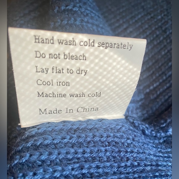 NWT VHNY WOMENS OVERSIZED SWEATER WITH REMOVABLE SLEEVES SIZE L/XL IN BLUE - Picture 9 of 9